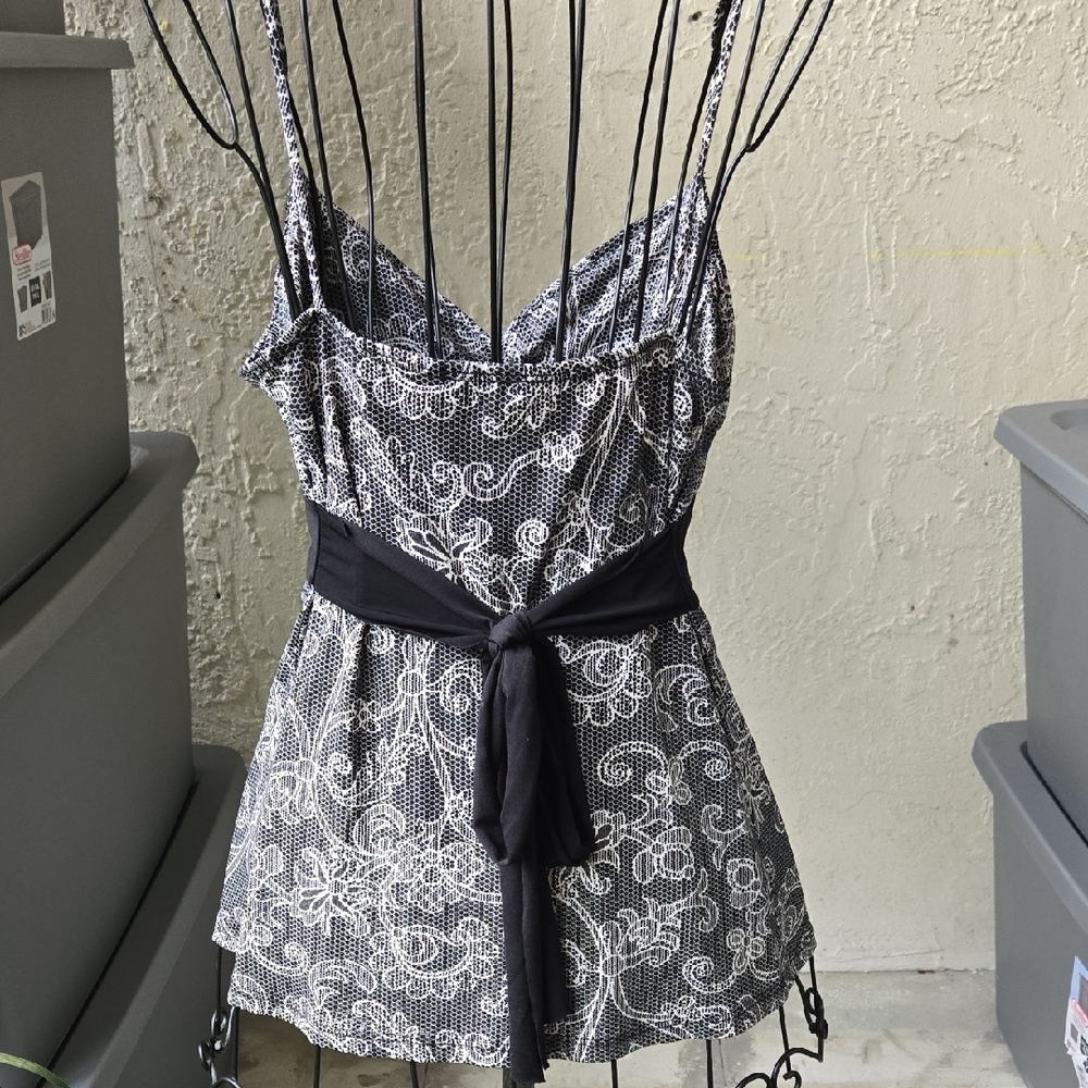 Black and White Paisley Tank Top - Picture 2 of 4